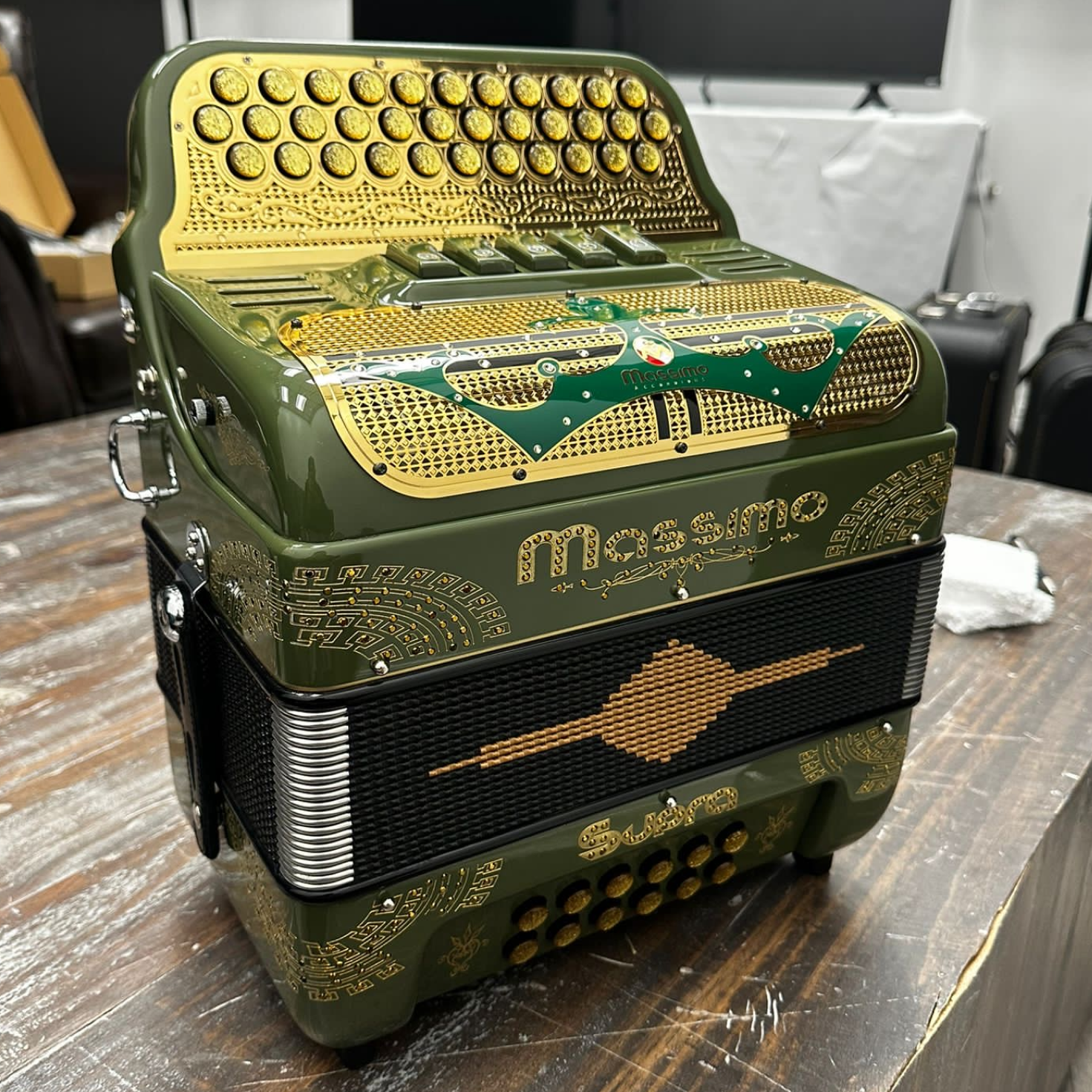 Massimo Ultra Compact 5 Switches Green F Tone